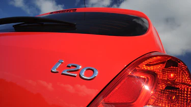 Hyundai i20 badge