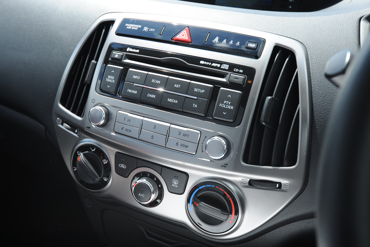 Hyundai i20 centre console