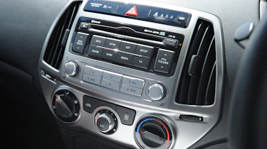 Hyundai i20 centre console