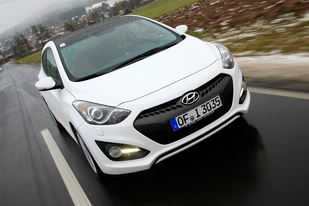Hyundai i30 3dr front action