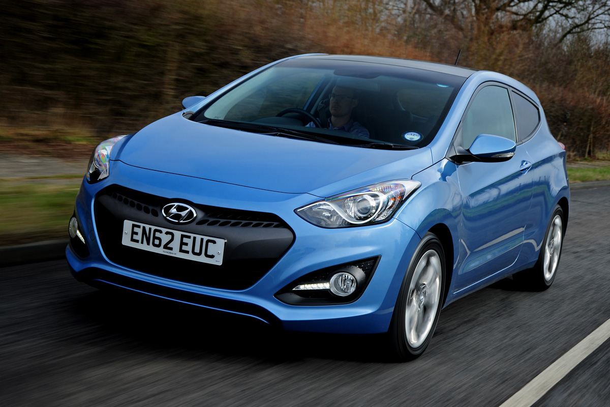 blue hyundai i30
