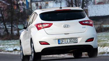 Hyundai i30 3dr rear cornering