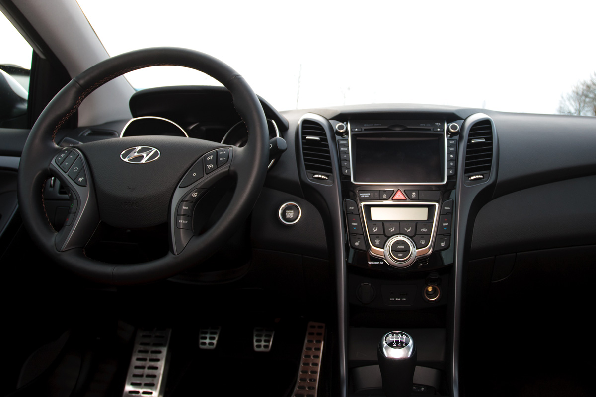 Hyundai i30 3dr interior