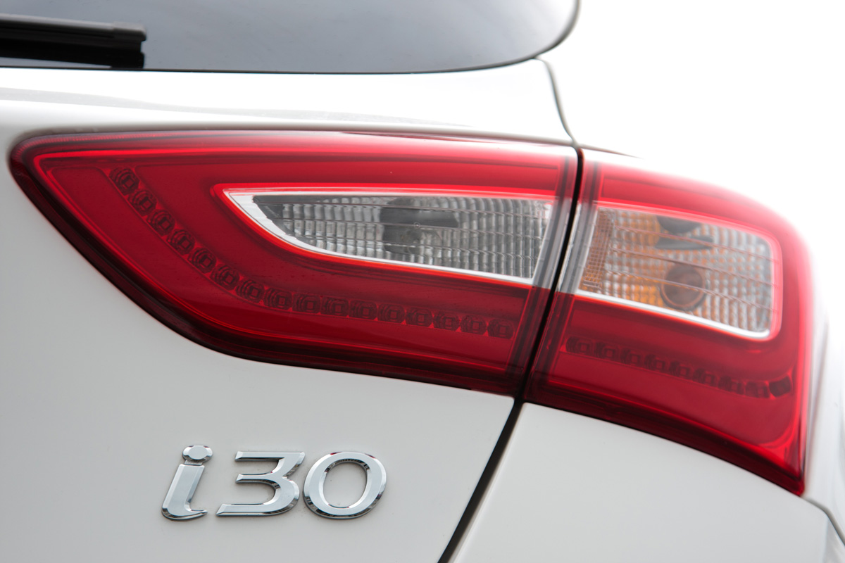 Hyundai i30 3dr front cornering