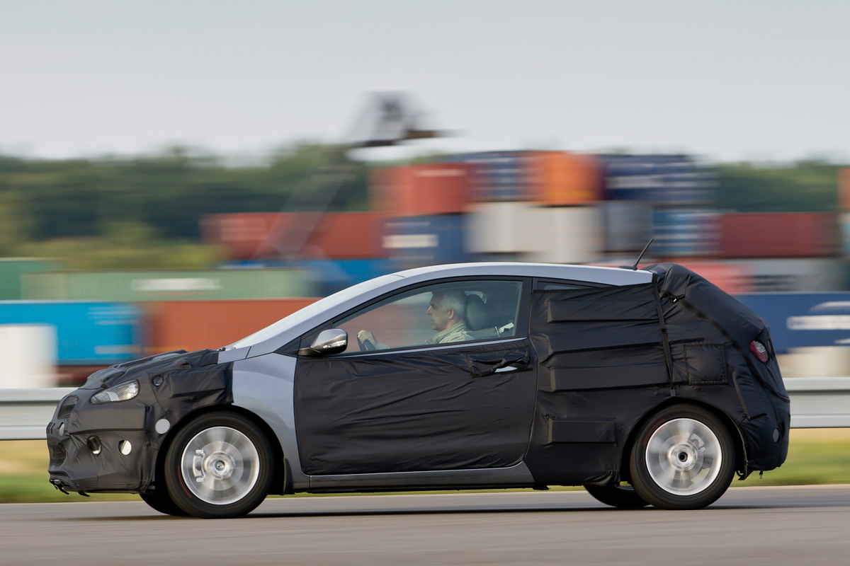 Hyundai i30 3dr prototype panning
