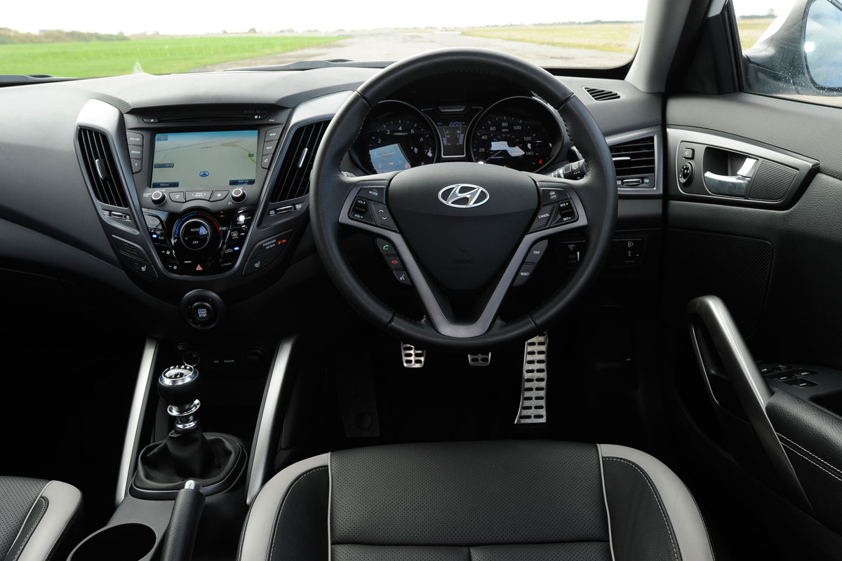 Hyundai Veloster Turbo interior