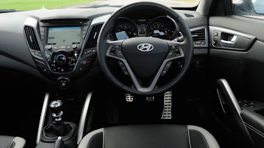 Hyundai Veloster Turbo interior
