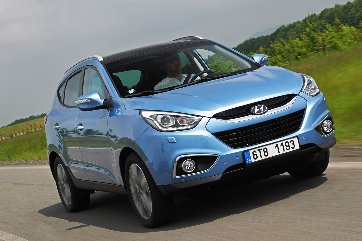 Hyundai ix35 Premium SE front tracking