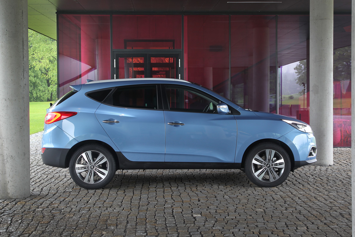 Hyundai ix35 Premium SE side