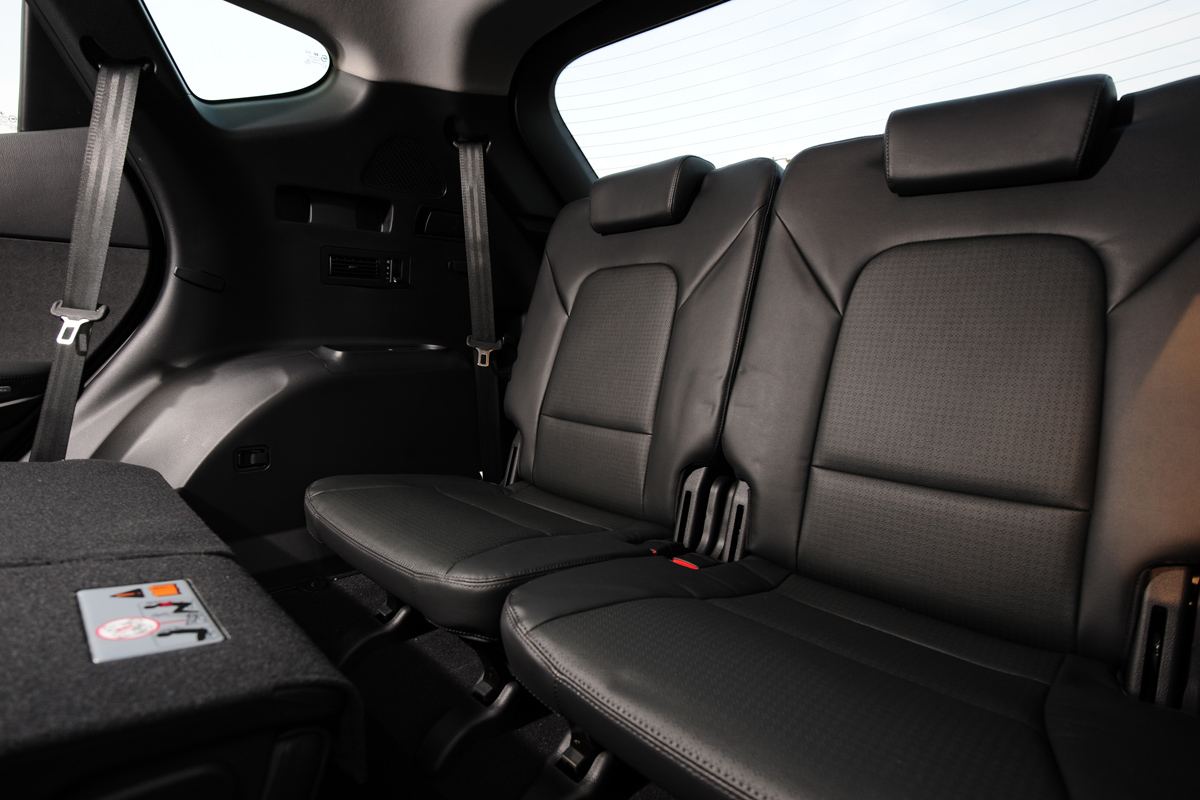 Hyundai Santa Fe 2.2 CRDi Premium rear seats