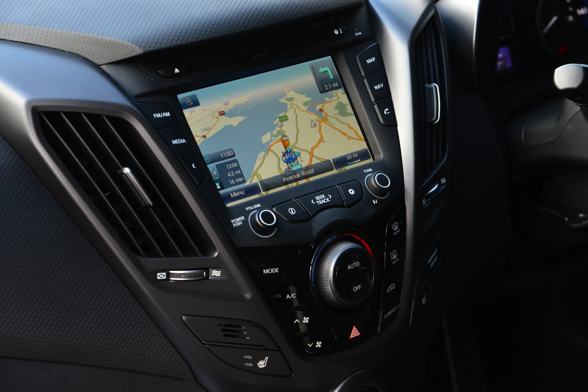Hyundai Veloster Turbo centre console