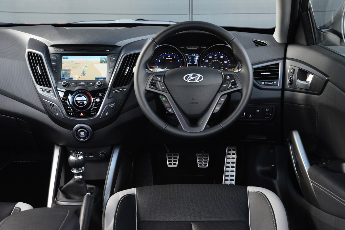 Hyundai Veloster Turbo interior
