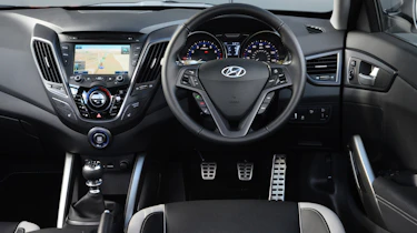 Hyundai Veloster Turbo interior