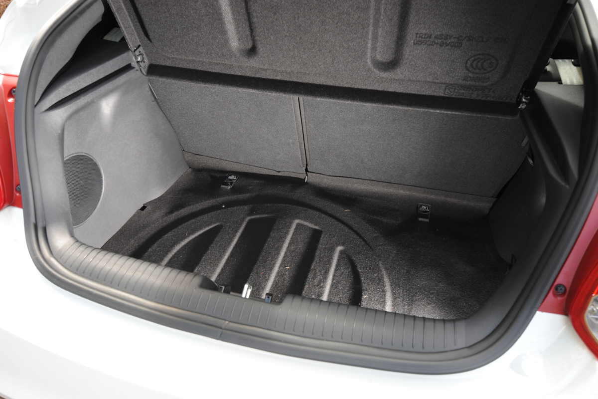 Hyundai Veloster Turbo boot