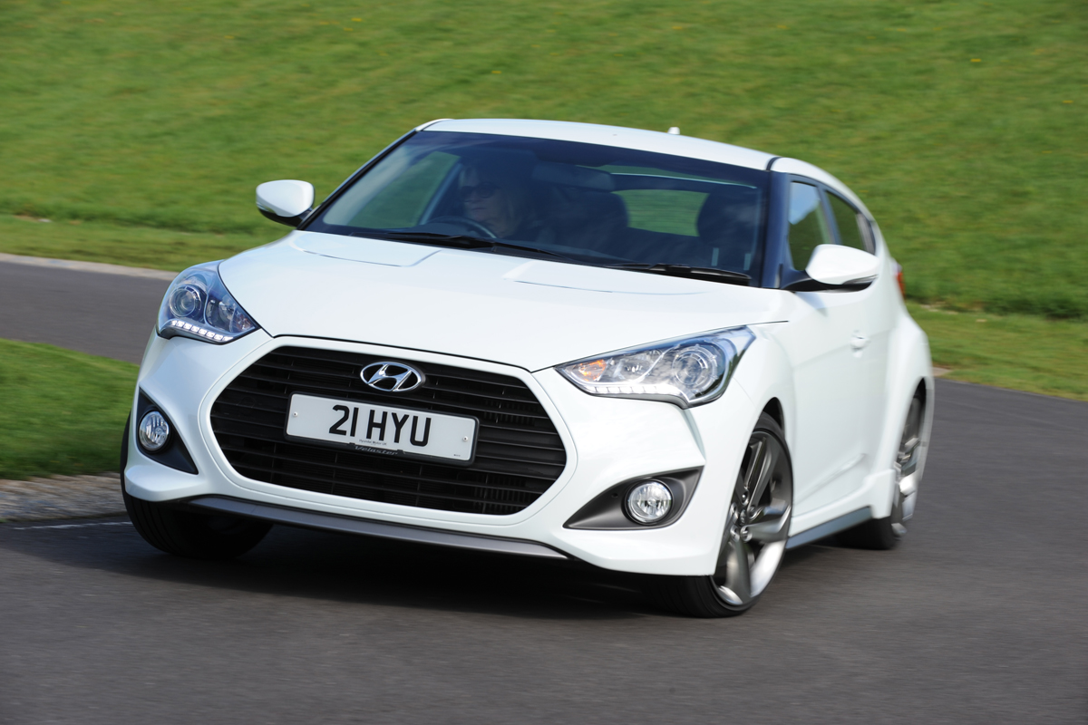 Hyundai Veloster Turbo front cornering