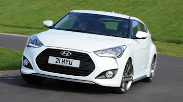 Hyundai Veloster Turbo front cornering