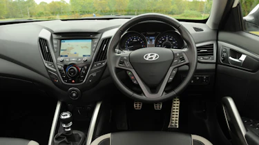 Hyundai Veloster Turbo interior