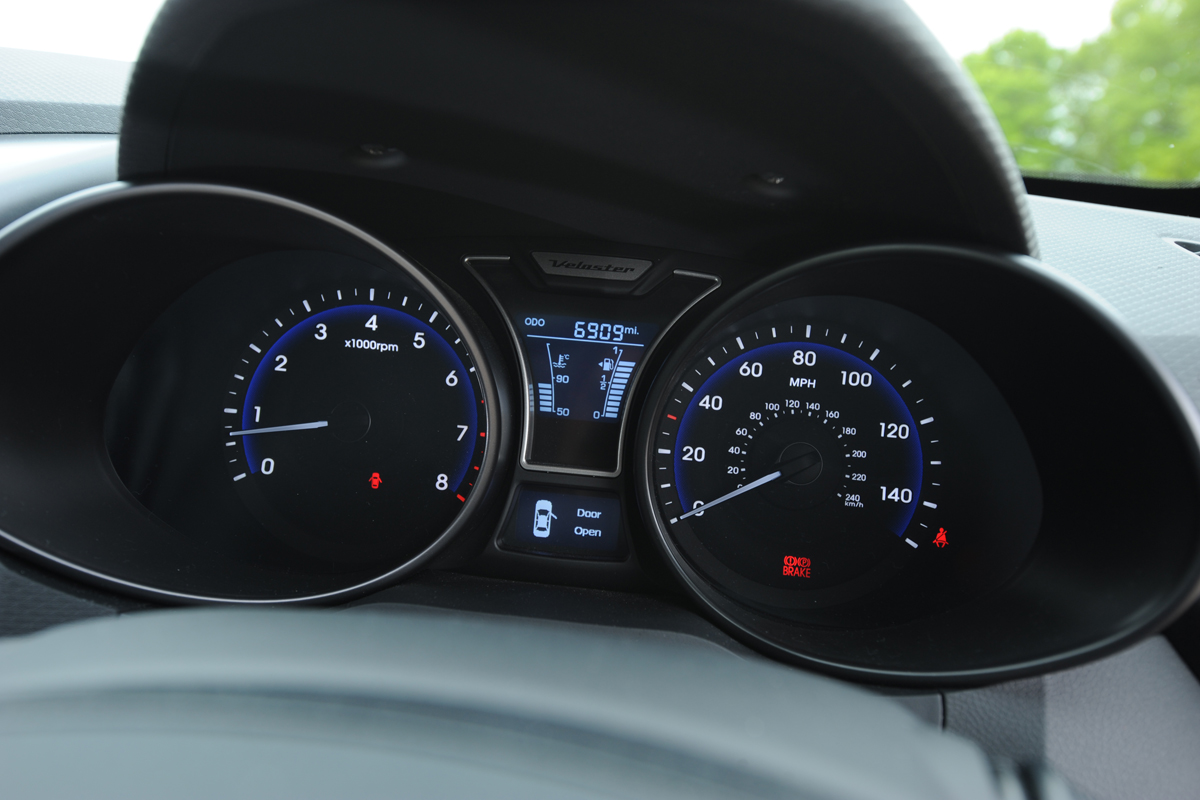 Hyundai Veloster Turbo dials