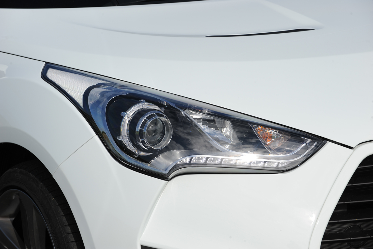 Hyundai Veloster Turbo headlight