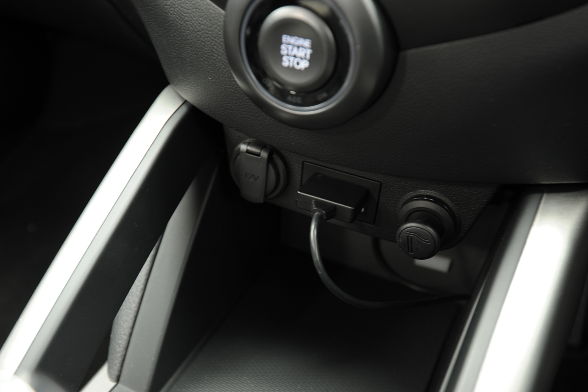 Hyundai Veloster Turbo iPod connector