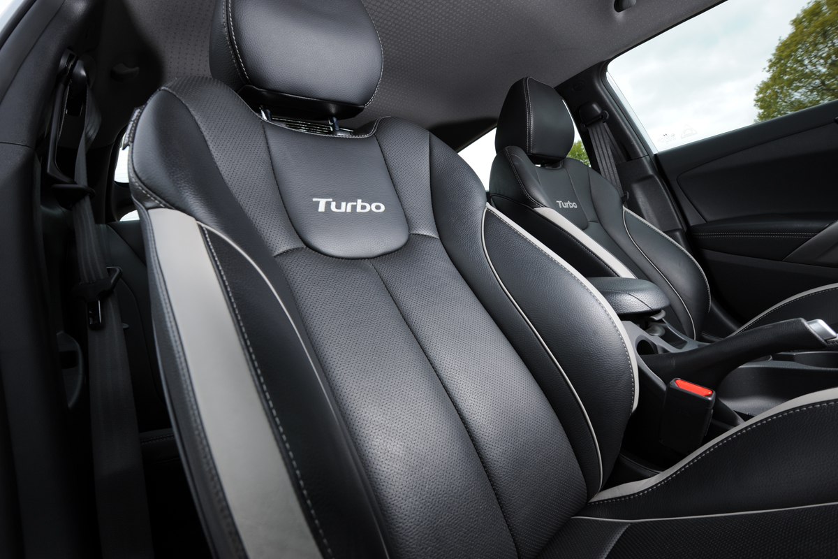 Hyundai Veloster Turbo seats
