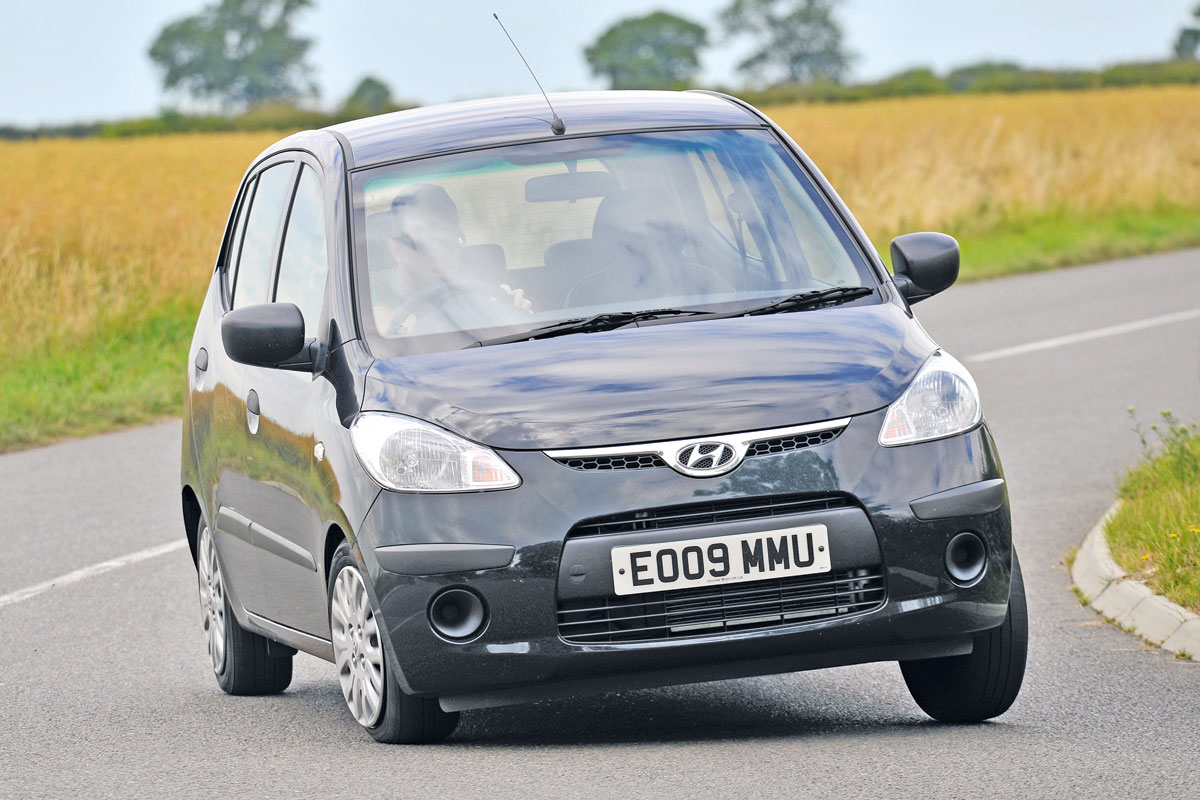 Hyundai i10 front cornering