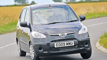 Hyundai i10 front cornering