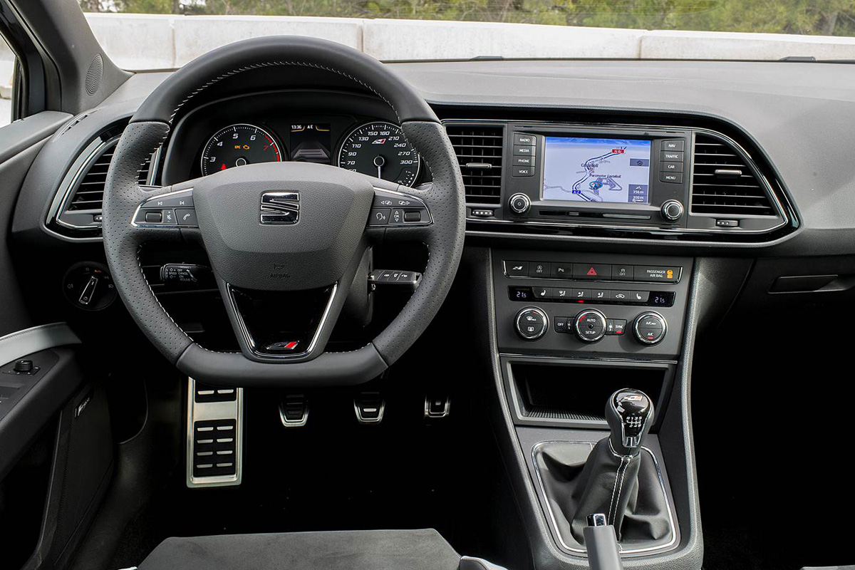SEAT Leon Cupra SC interior 
