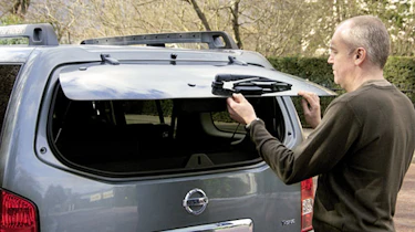 Nissan Pathfinder rear glass