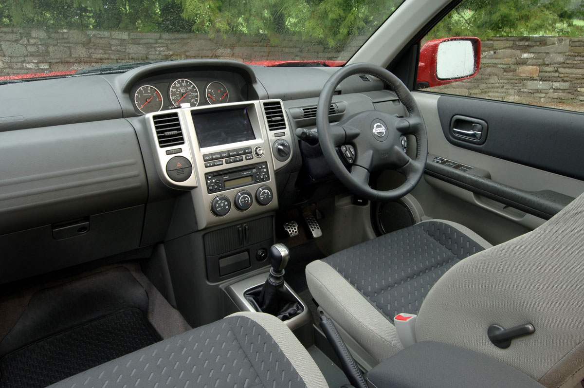 Nissan X-Trail Aventura cabin