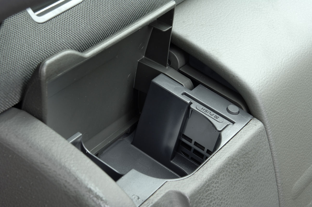 Nissan X-Trail Aventura cup holders