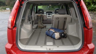 Nissan X-Trail Aventura rear