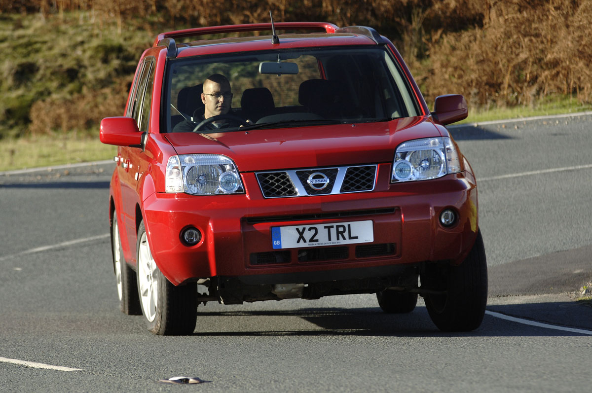 Nissan X-Trail Aventura front