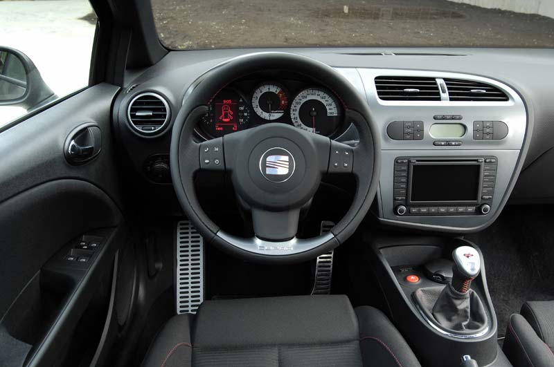 SEAT Leon Cupra inside view