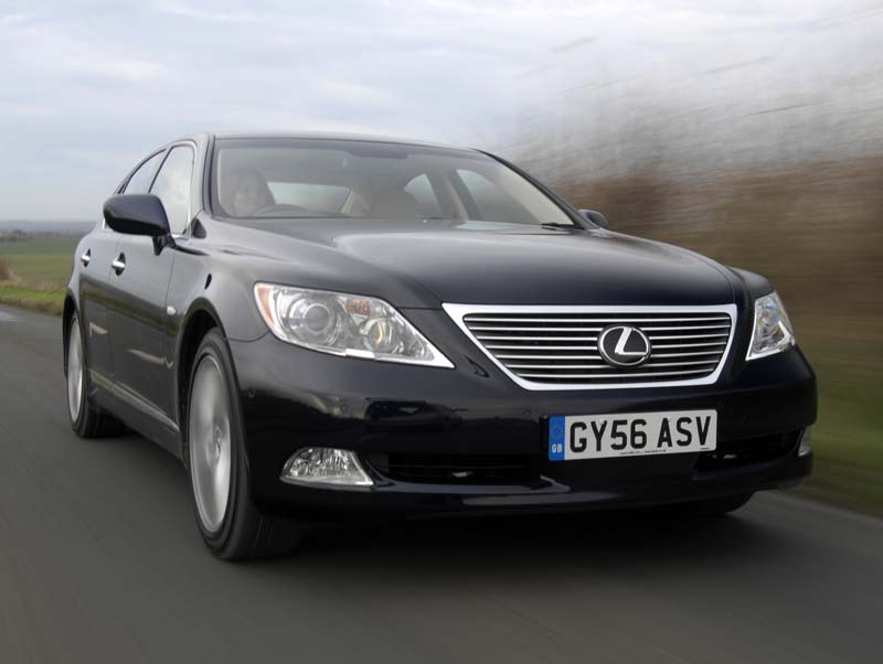 Lexus LS460 SE-L front view