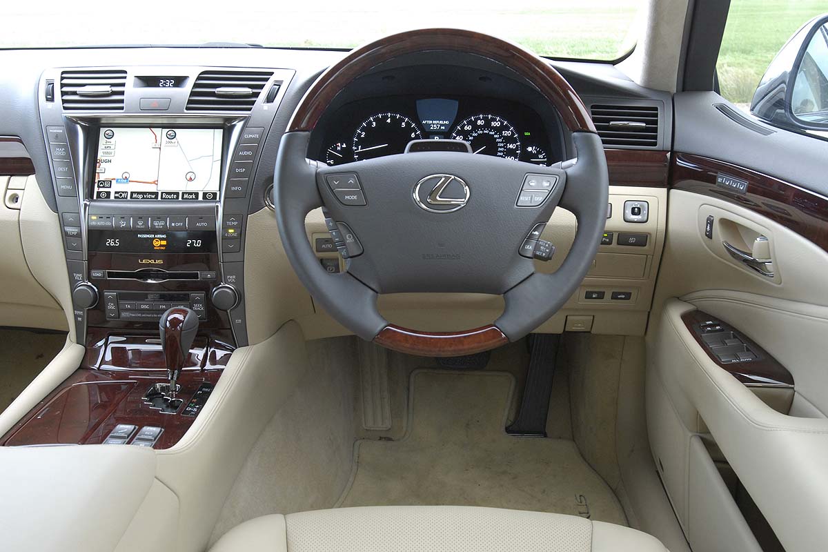 Lexus LS460 dashboard