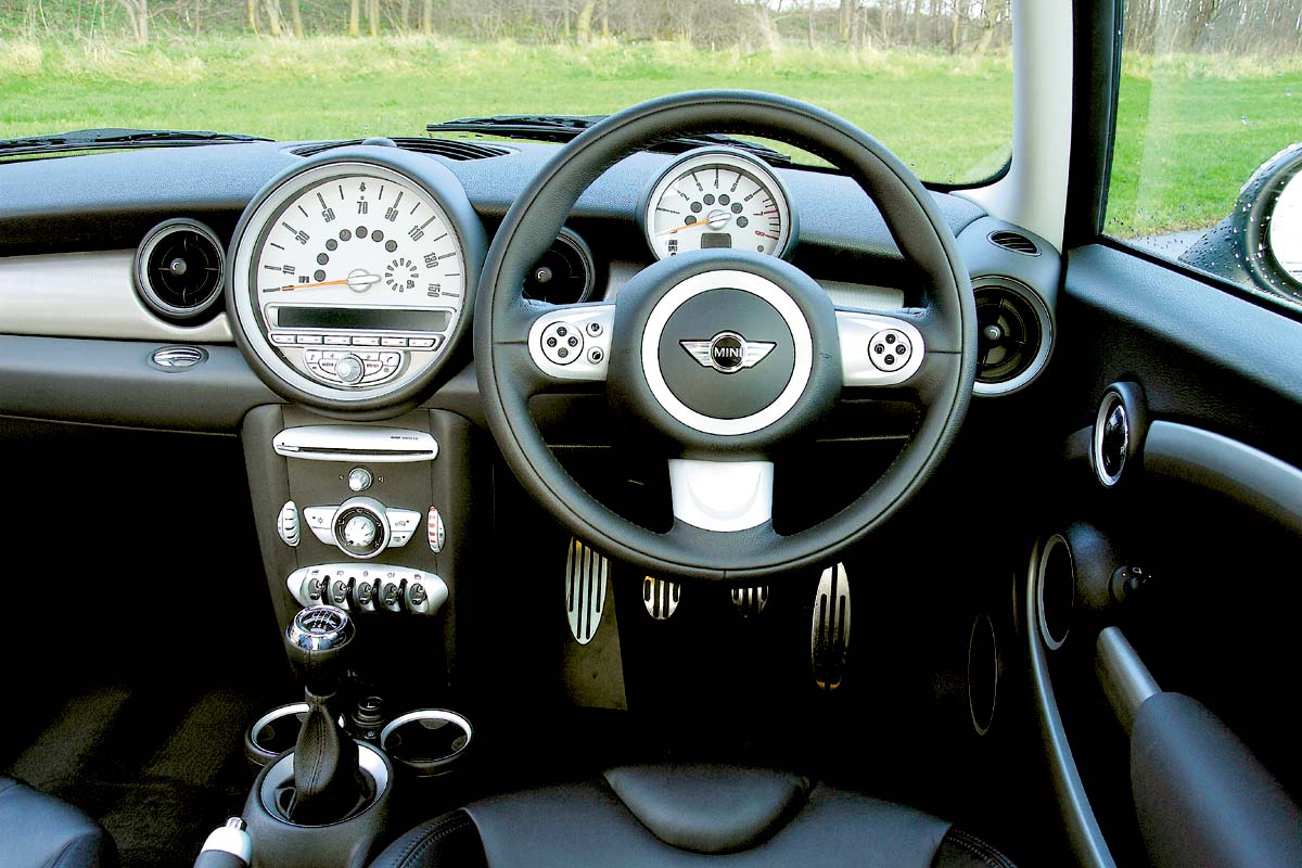 MINI Cooper S dashboard