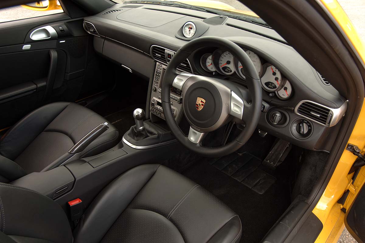 Porsche 911 Turbo interior