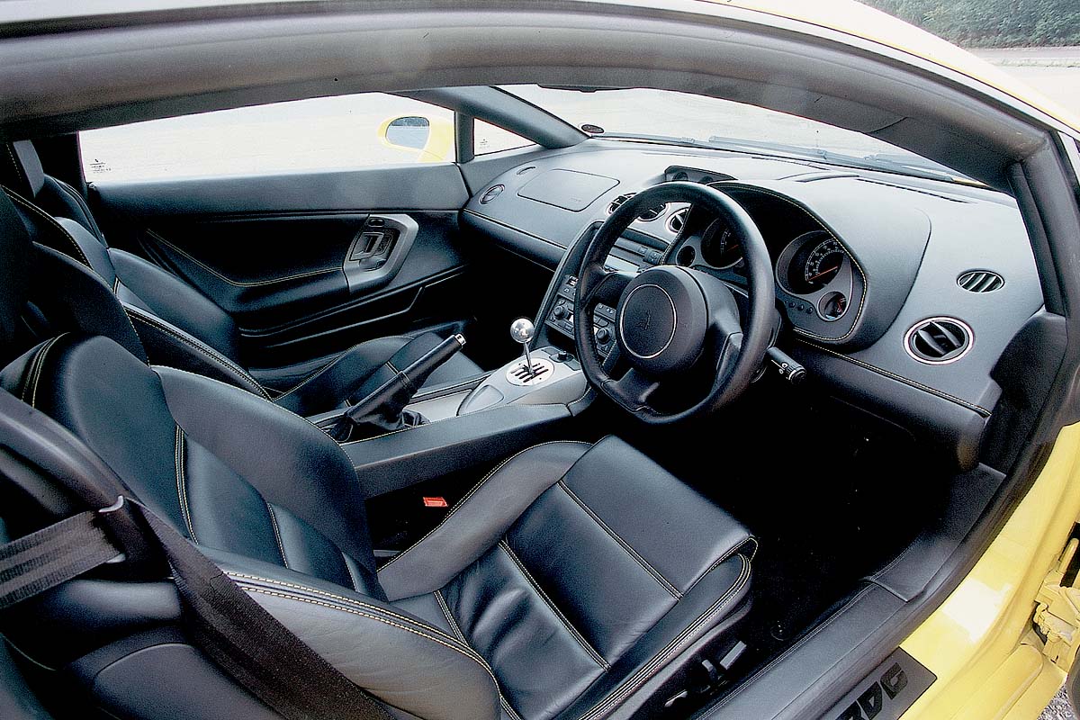 Lamborghini Gallardo interior