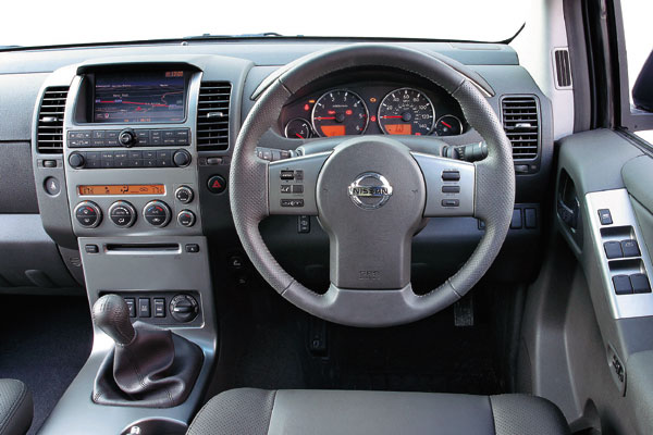 Nissan Pathfinder 2.5 dCi T-Spec Dash