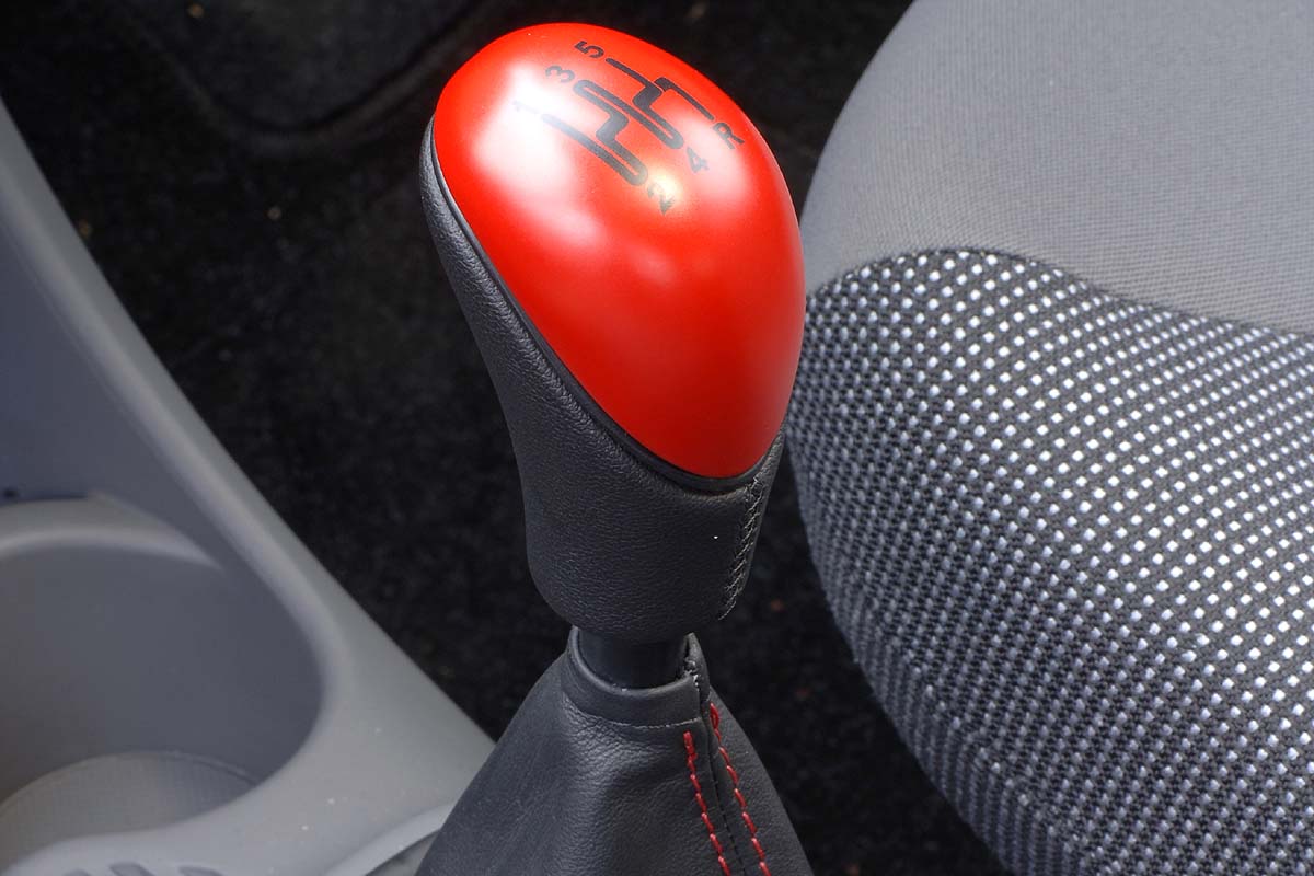 Peugeot 107 Sport XS gear lever