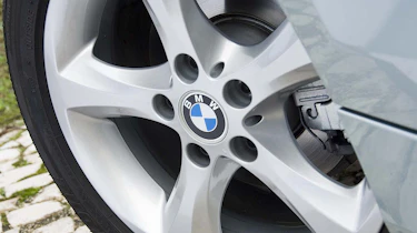 BMW 120i SE 3dr wheel