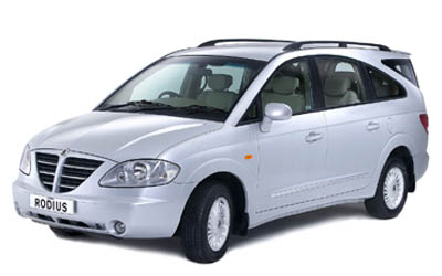 Top 10 worst cars - SsangYong Rodius front quarter