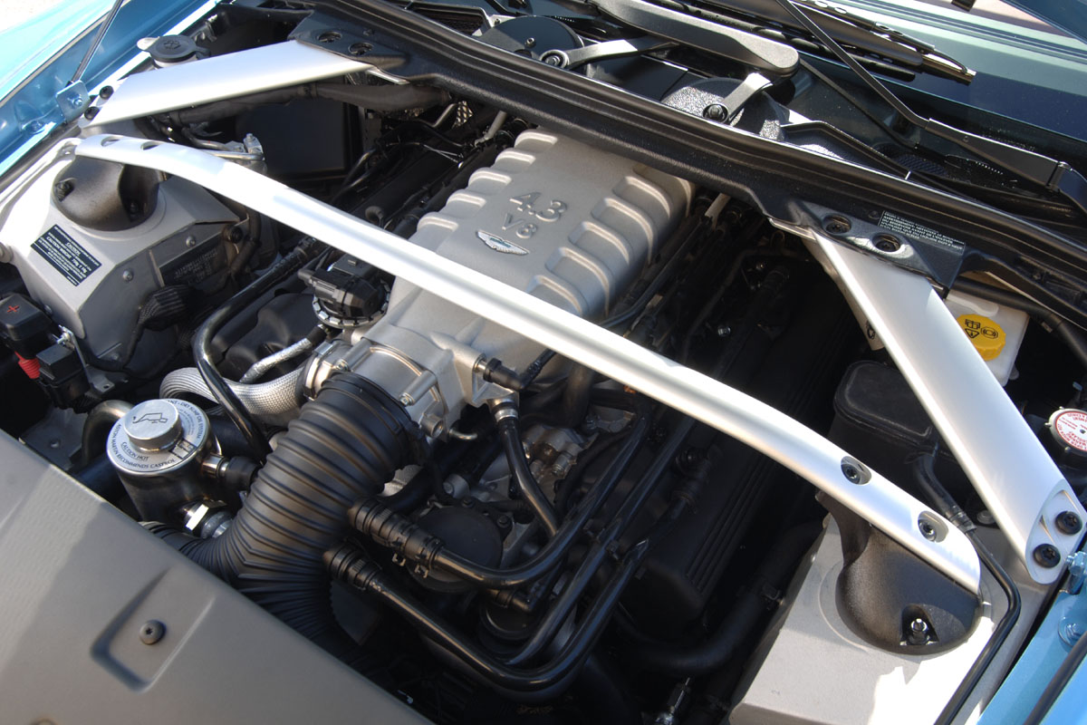 Aston Martin Vantage Roadster engine