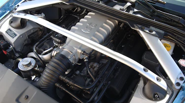 Aston Martin Vantage Roadster engine