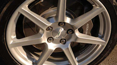 Aston Martin Vantage Roadster wheel
