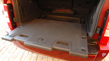 Dodge Nitro 2.8 CRD SXT boot