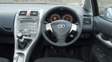 Toyota Auris T180 Five-Door interior
