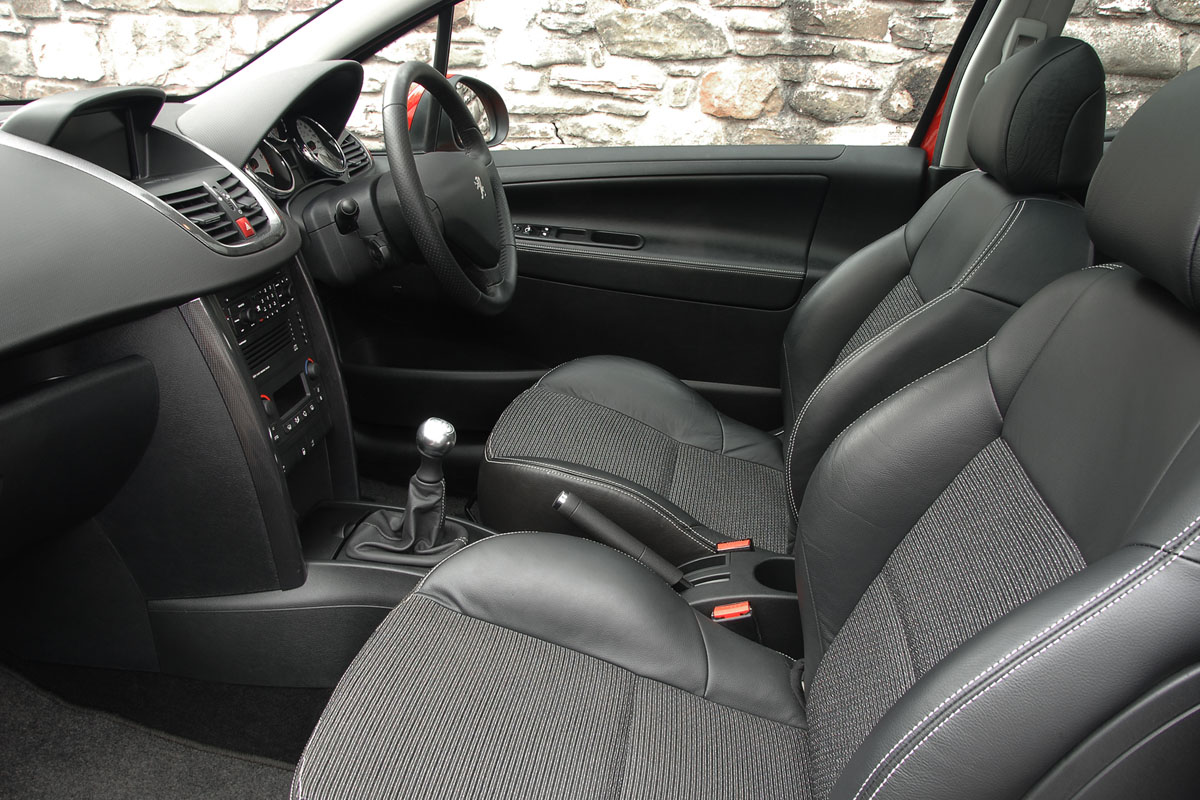 Peugeot 207 GT HDi interior
