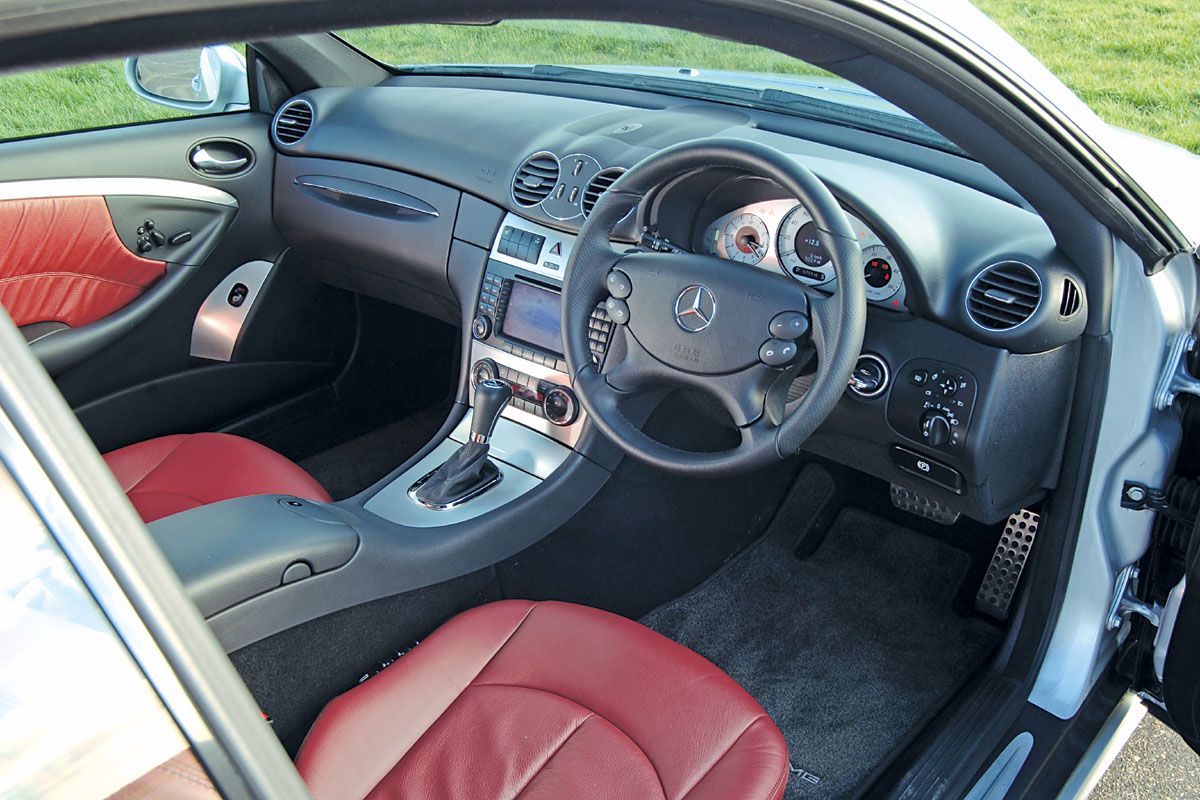 Mercedes CLK 320 DCI Sport interior